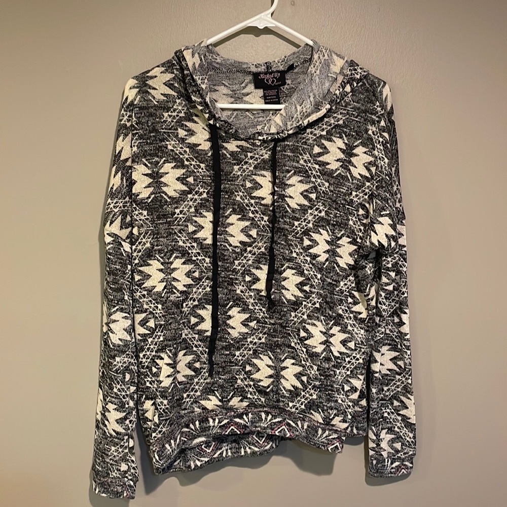 Hooked Up by IOT high-low Aztec hoodie size M